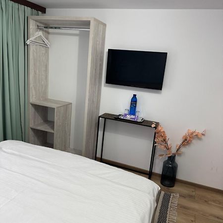 La Coltul Castelului Bran Boutique Hotel Luaran gambar