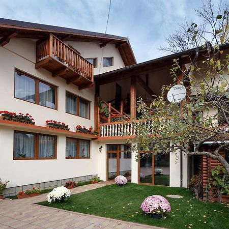 La Coltul Castelului Bran Boutique Hotel Luaran gambar