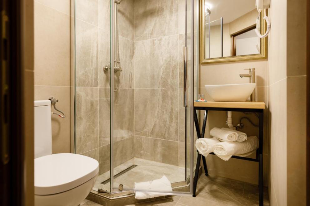 La Coltul Castelului Bran Boutique Hotel Luaran gambar
