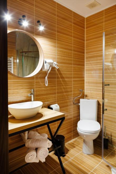 La Coltul Castelului Bran Boutique Hotel Luaran gambar
