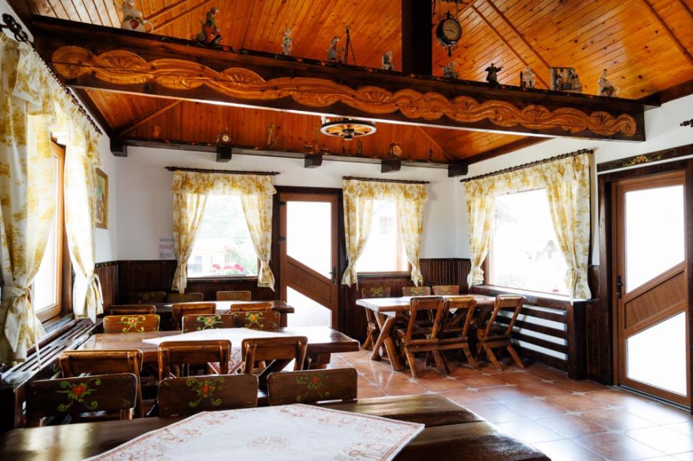 La Coltul Castelului Bran Boutique Hotel Luaran gambar