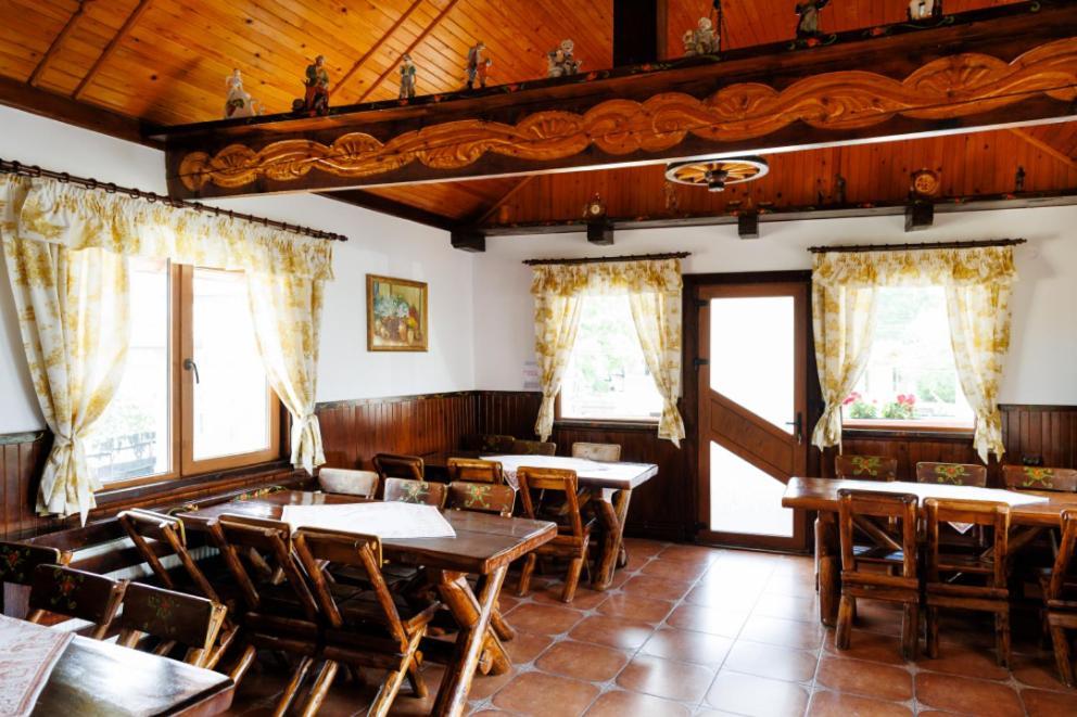La Coltul Castelului Bran Boutique Hotel Luaran gambar