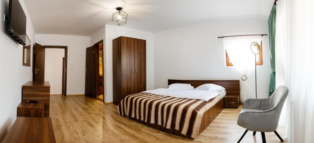 La Coltul Castelului Bran Boutique Hotel Luaran gambar