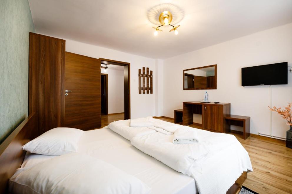 La Coltul Castelului Bran Boutique Hotel Luaran gambar