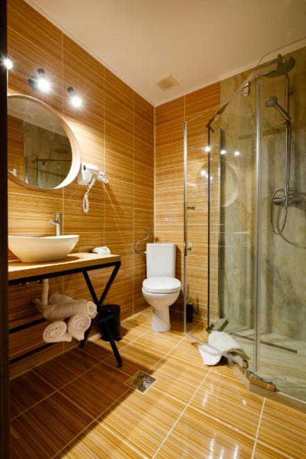 La Coltul Castelului Bran Boutique Hotel Luaran gambar