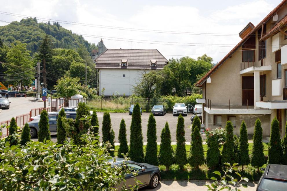 La Coltul Castelului Bran Boutique Hotel Luaran gambar