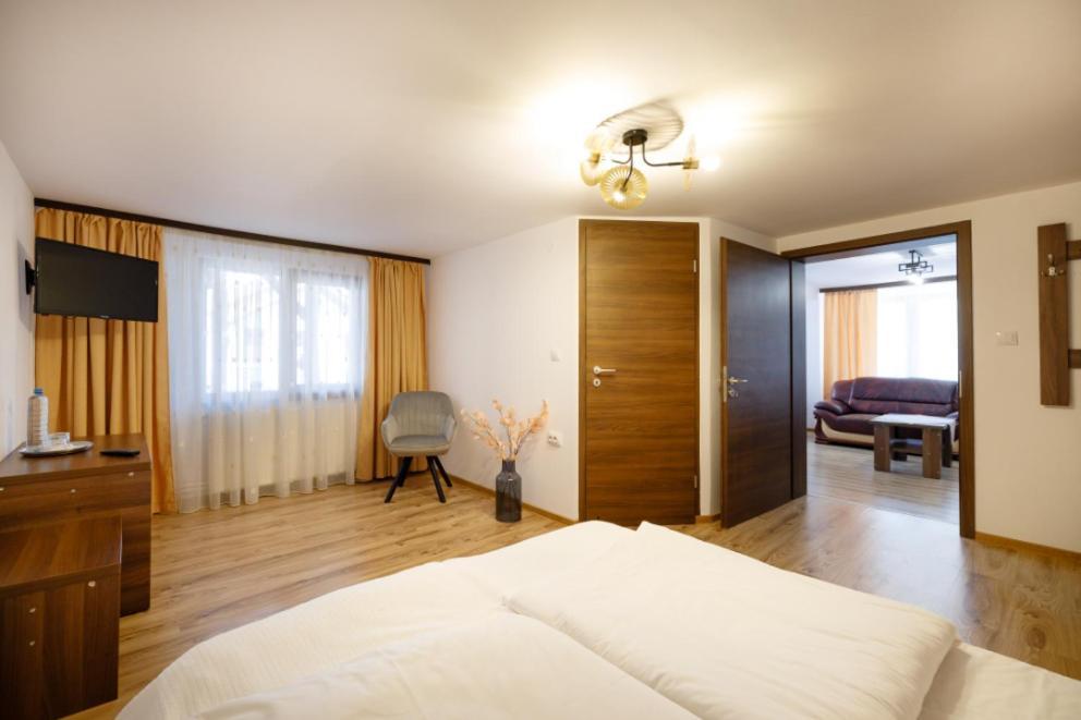 La Coltul Castelului Bran Boutique Hotel Luaran gambar
