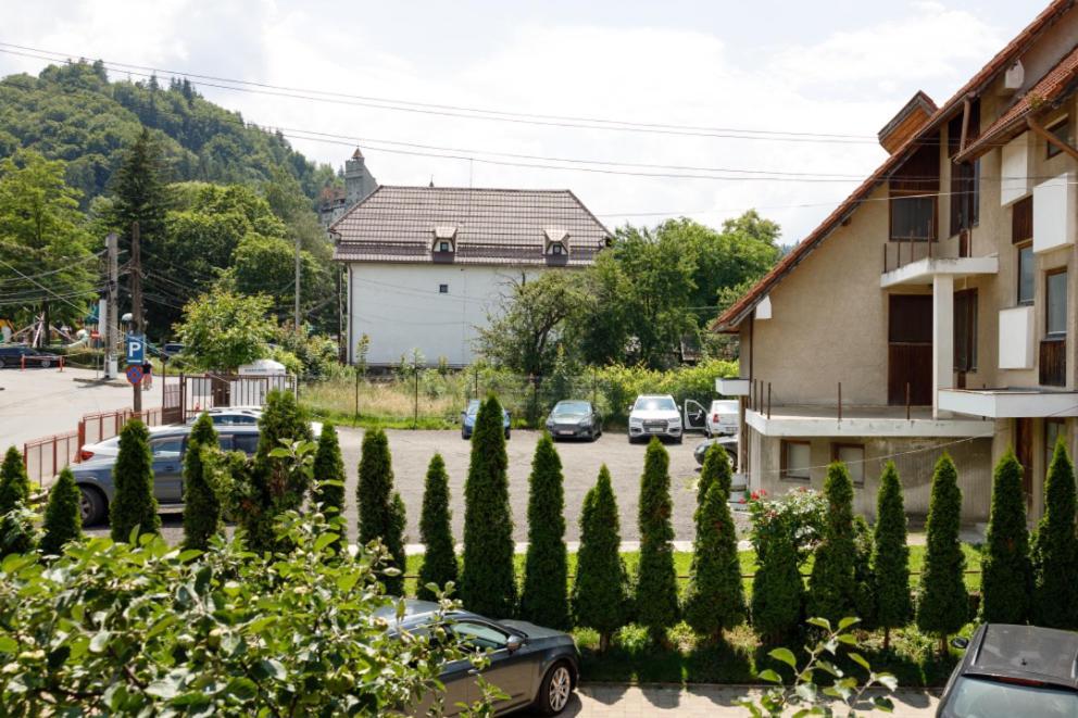 La Coltul Castelului Bran Boutique Hotel Luaran gambar