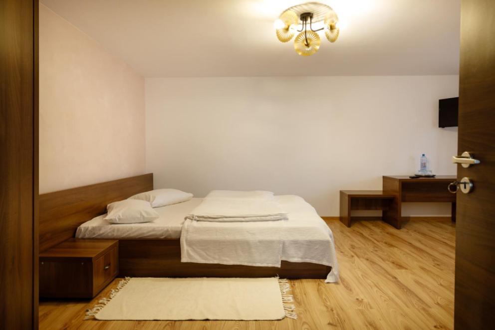 La Coltul Castelului Bran Boutique Hotel Luaran gambar