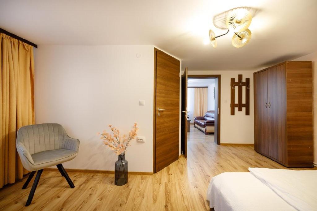 La Coltul Castelului Bran Boutique Hotel Luaran gambar
