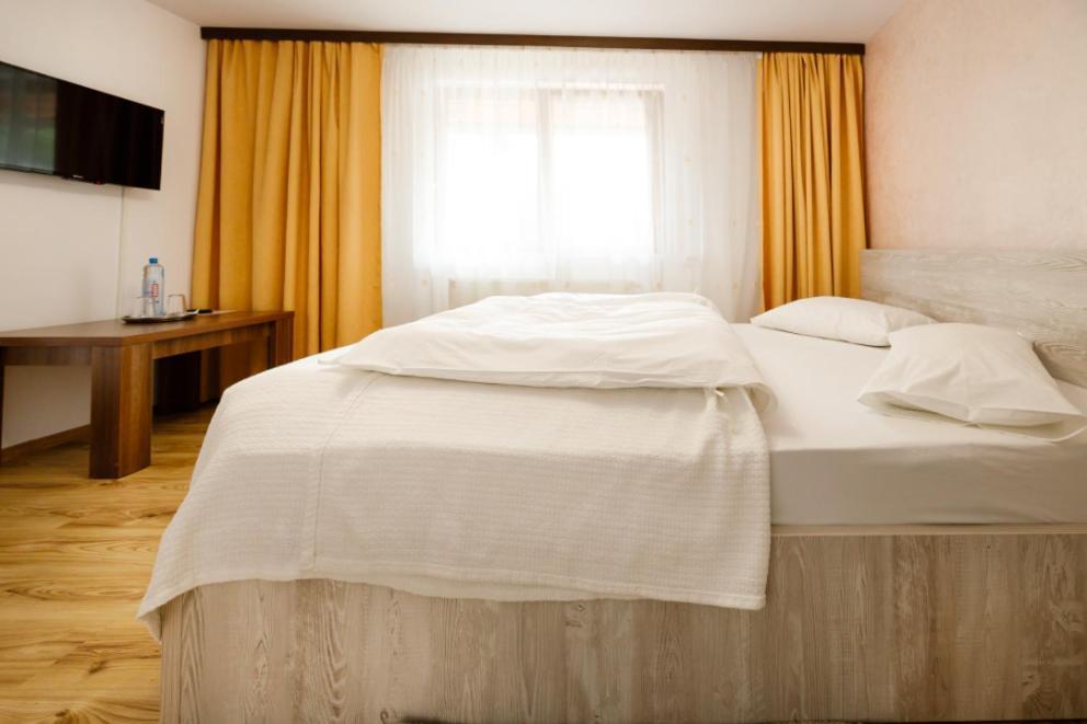 La Coltul Castelului Bran Boutique Hotel Luaran gambar