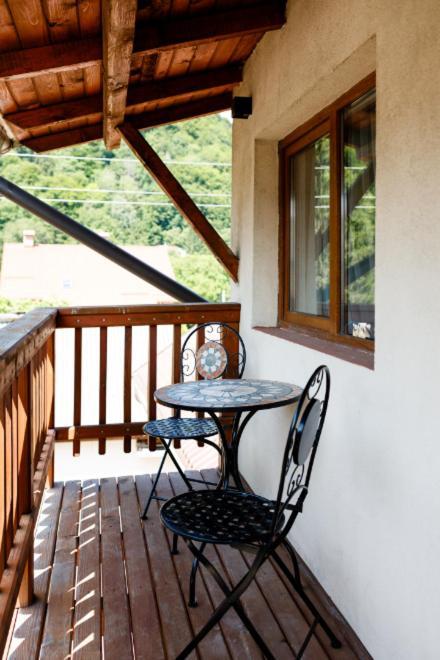 La Coltul Castelului Bran Boutique Hotel Luaran gambar