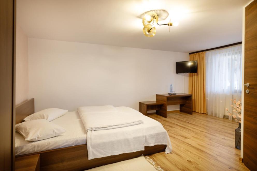 La Coltul Castelului Bran Boutique Hotel Luaran gambar