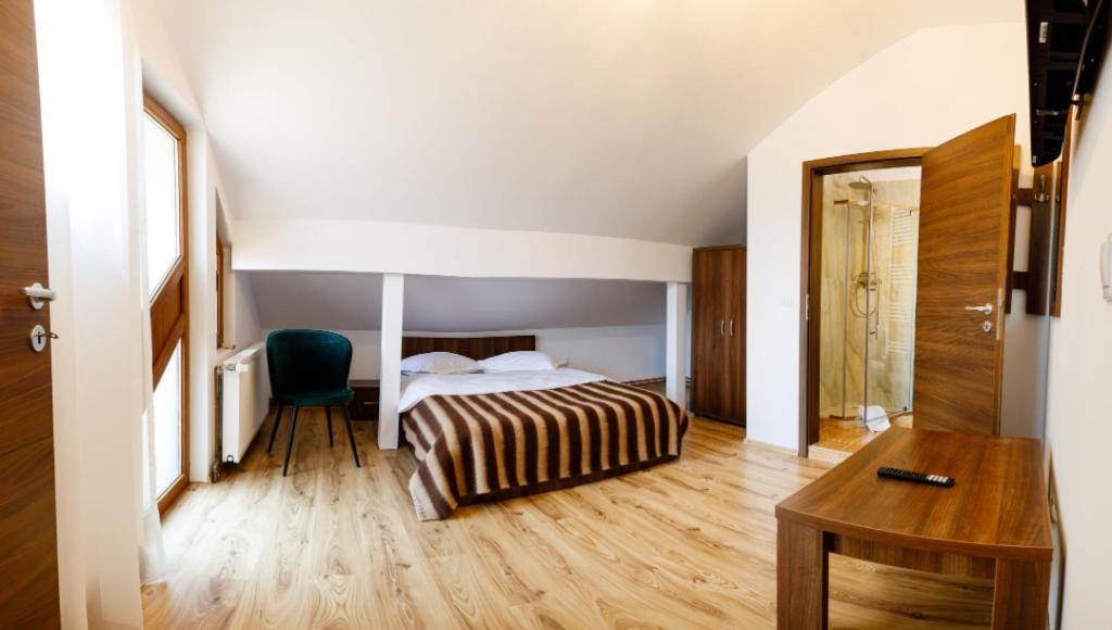 La Coltul Castelului Bran Boutique Hotel Luaran gambar