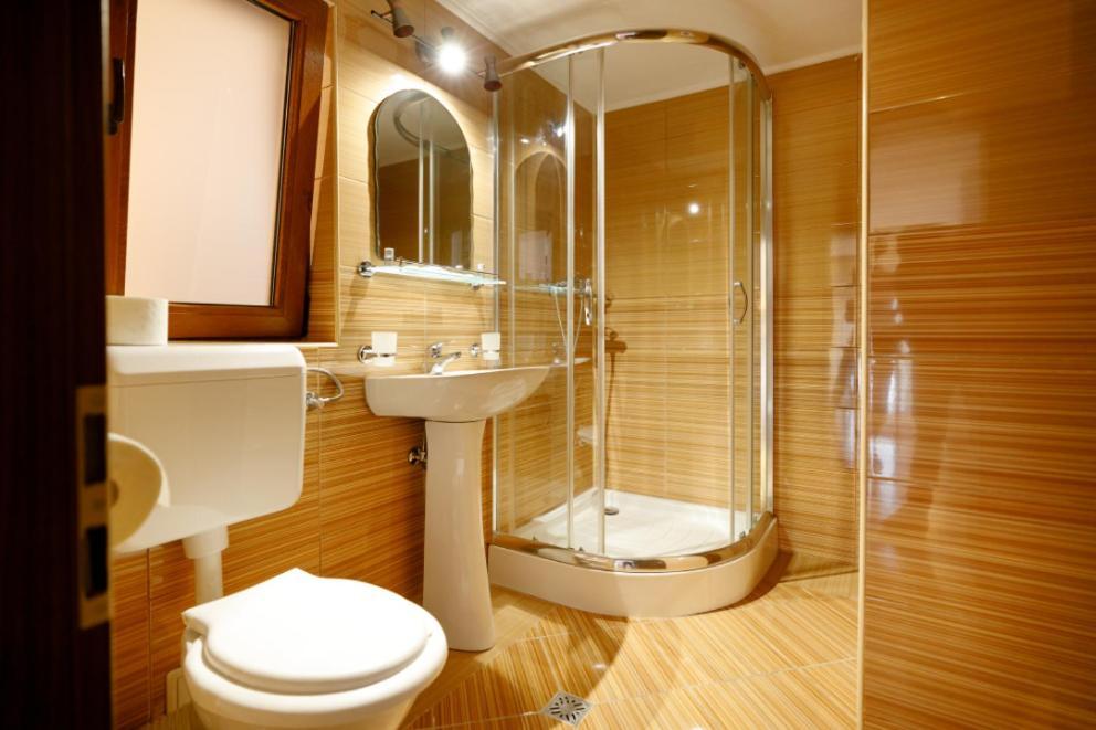 La Coltul Castelului Bran Boutique Hotel Luaran gambar