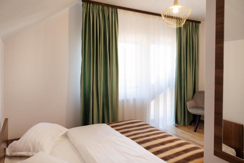La Coltul Castelului Bran Boutique Hotel Luaran gambar