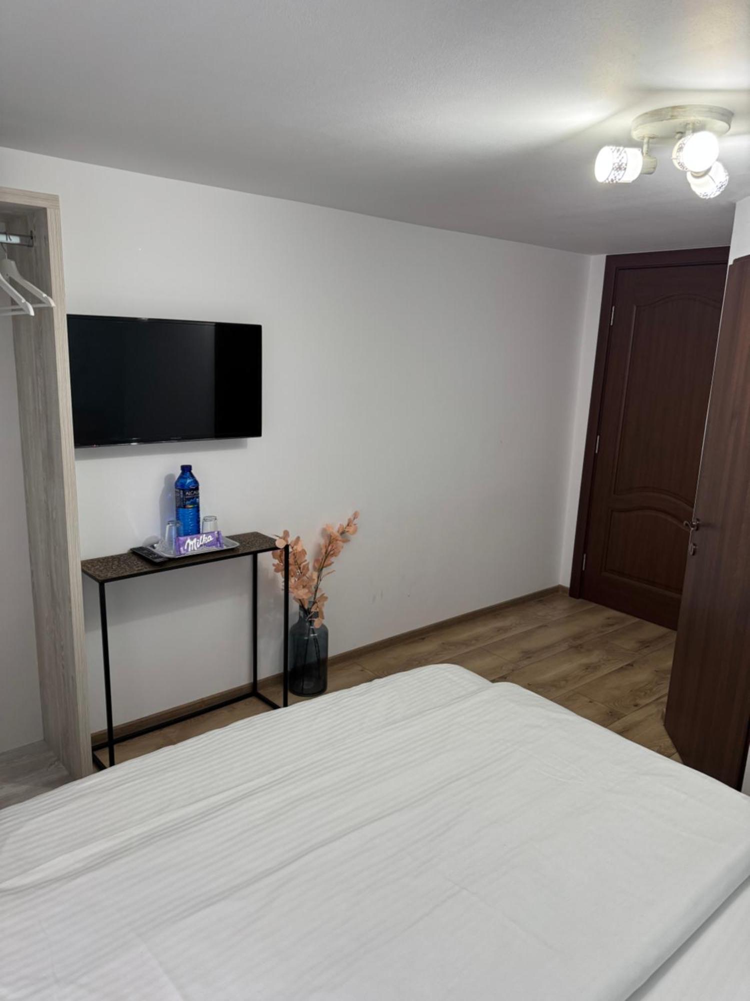 La Coltul Castelului Bran Boutique Hotel Luaran gambar