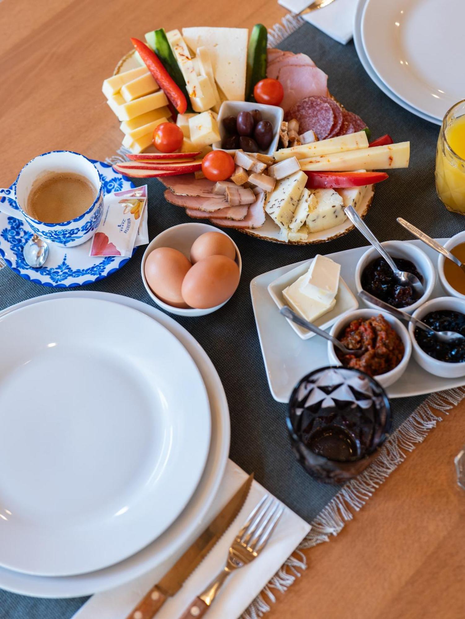 La Coltul Castelului Bran Boutique Hotel Luaran gambar