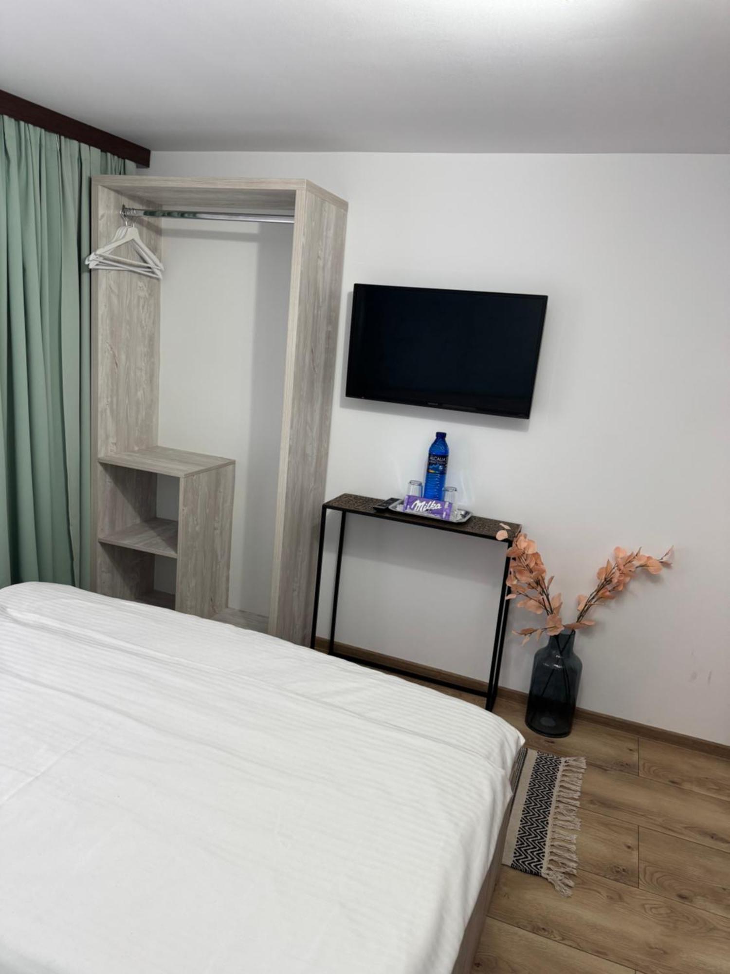 La Coltul Castelului Bran Boutique Hotel Luaran gambar