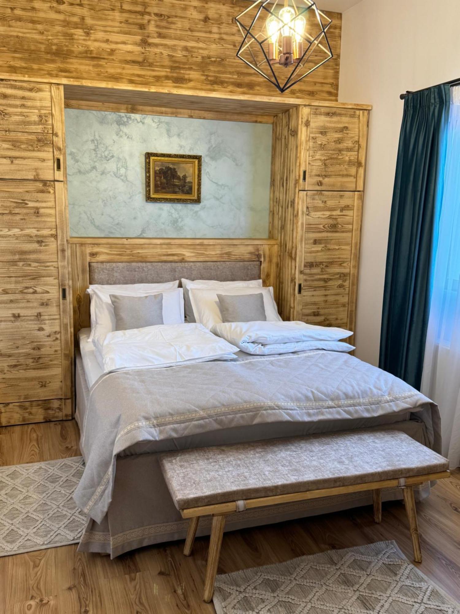 La Coltul Castelului Bran Boutique Hotel Luaran gambar