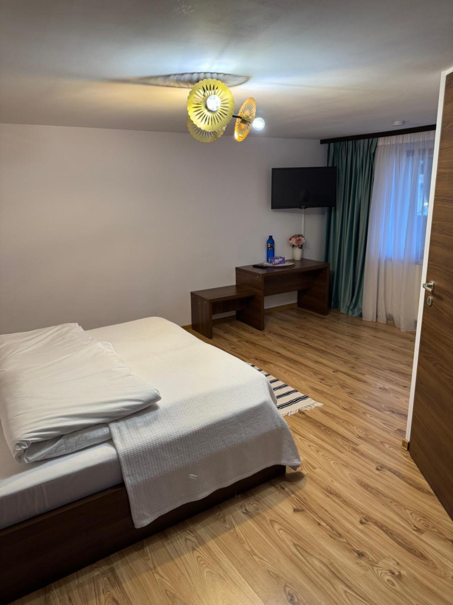 La Coltul Castelului Bran Boutique Hotel Luaran gambar
