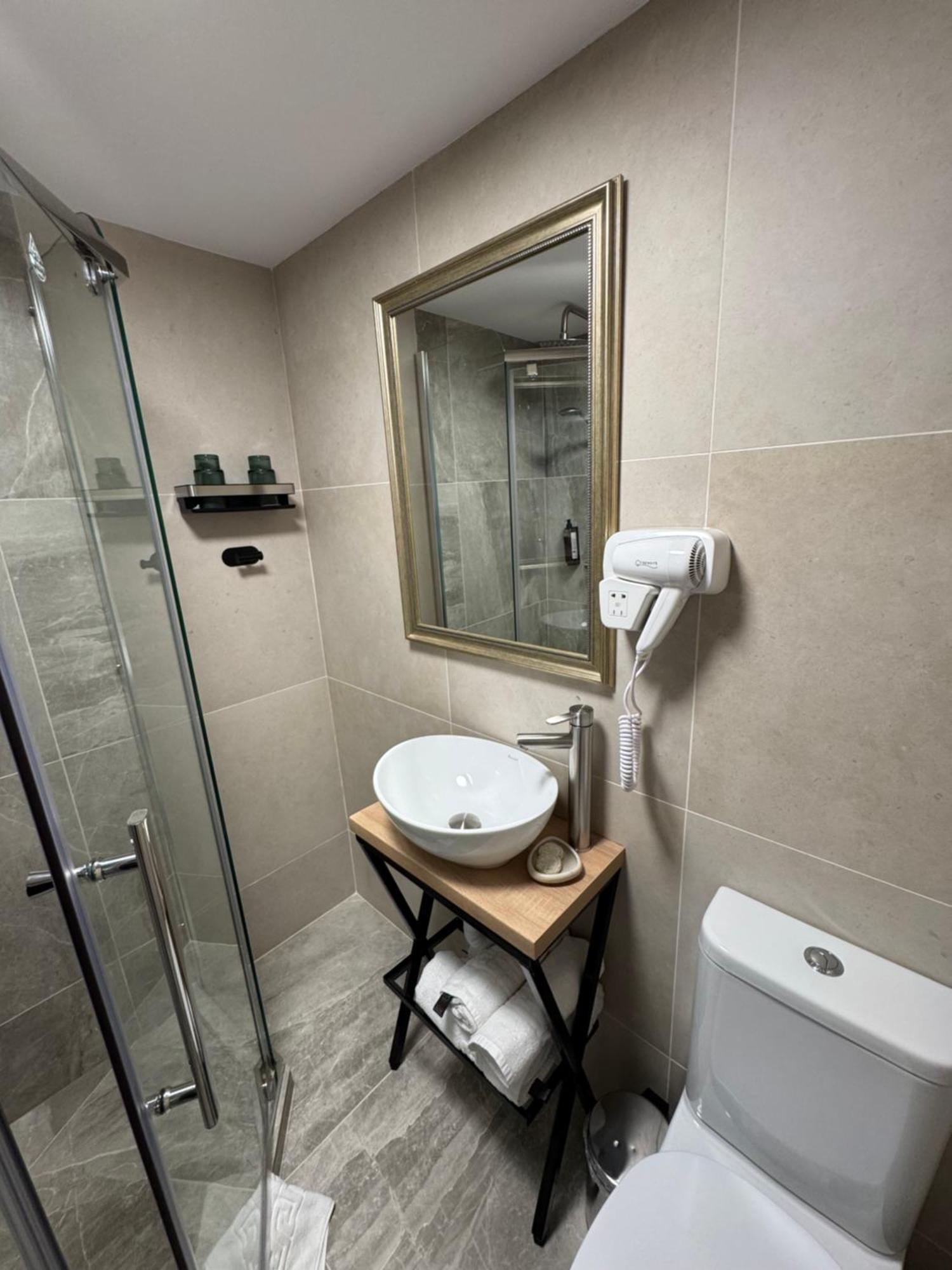La Coltul Castelului Bran Boutique Hotel Luaran gambar