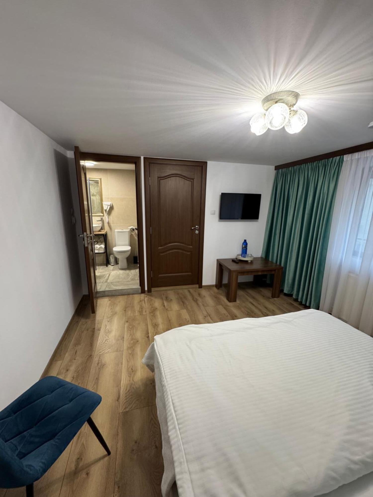 La Coltul Castelului Bran Boutique Hotel Luaran gambar