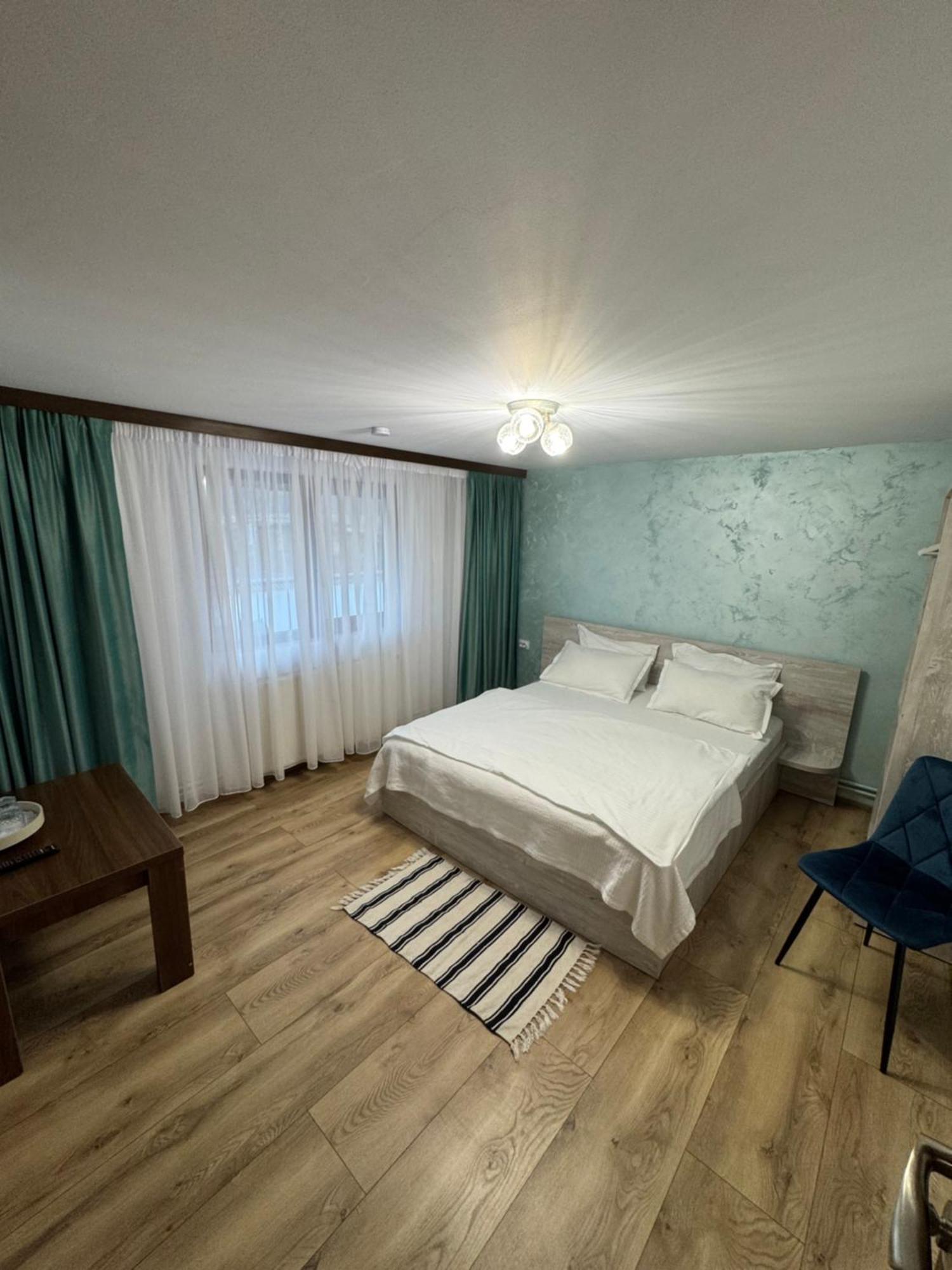 La Coltul Castelului Bran Boutique Hotel Luaran gambar