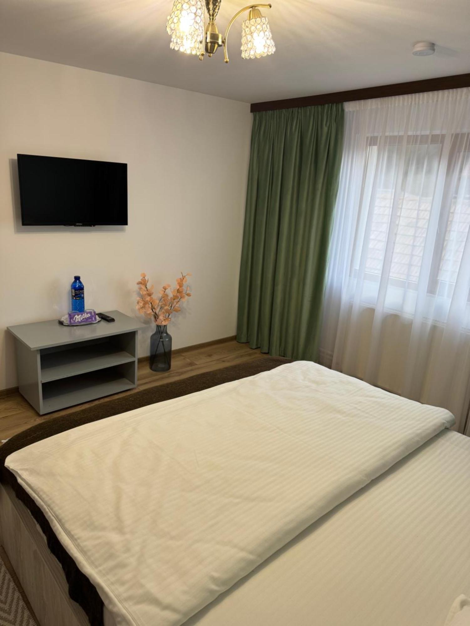 La Coltul Castelului Bran Boutique Hotel Luaran gambar