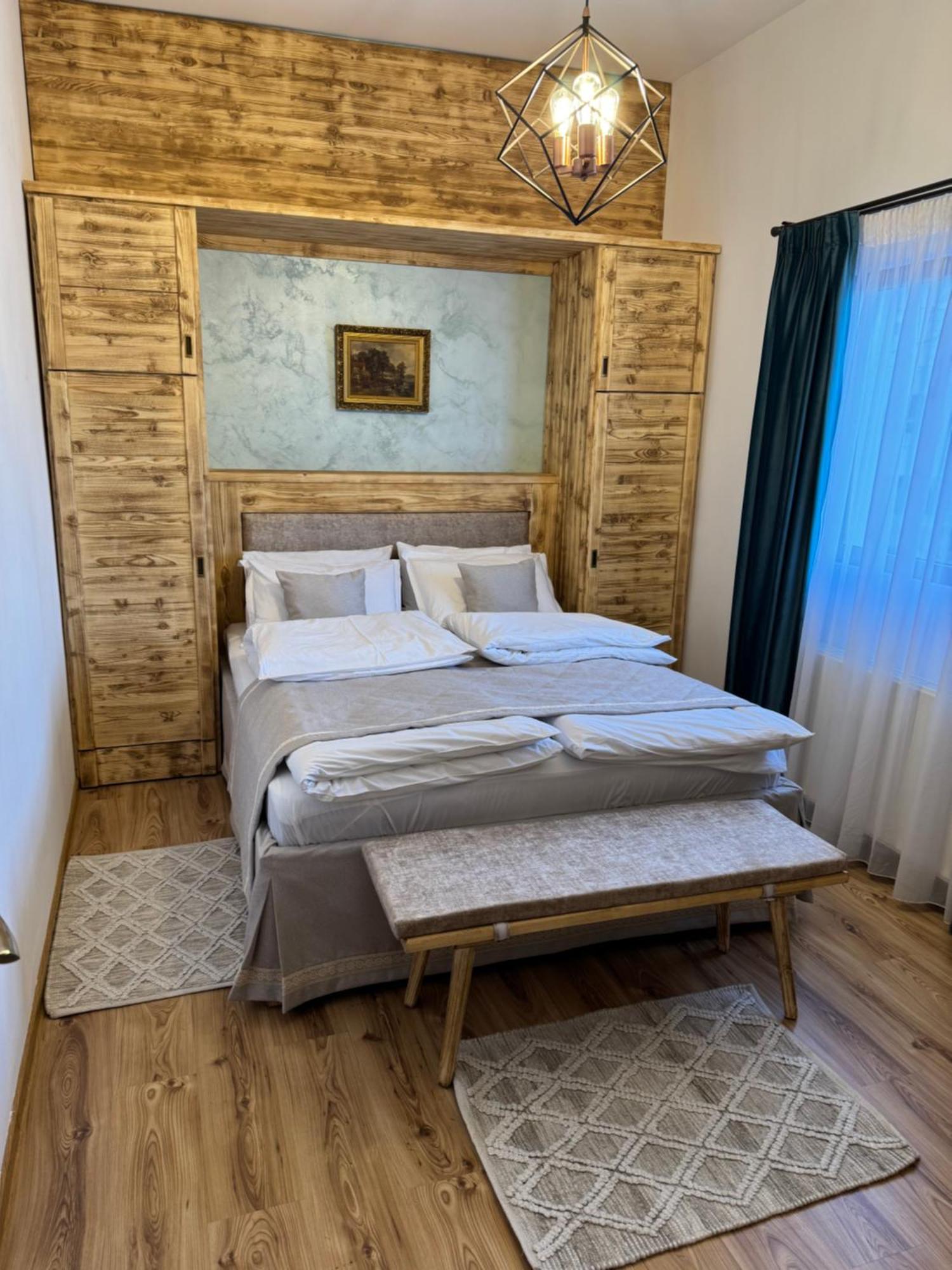 La Coltul Castelului Bran Boutique Hotel Luaran gambar