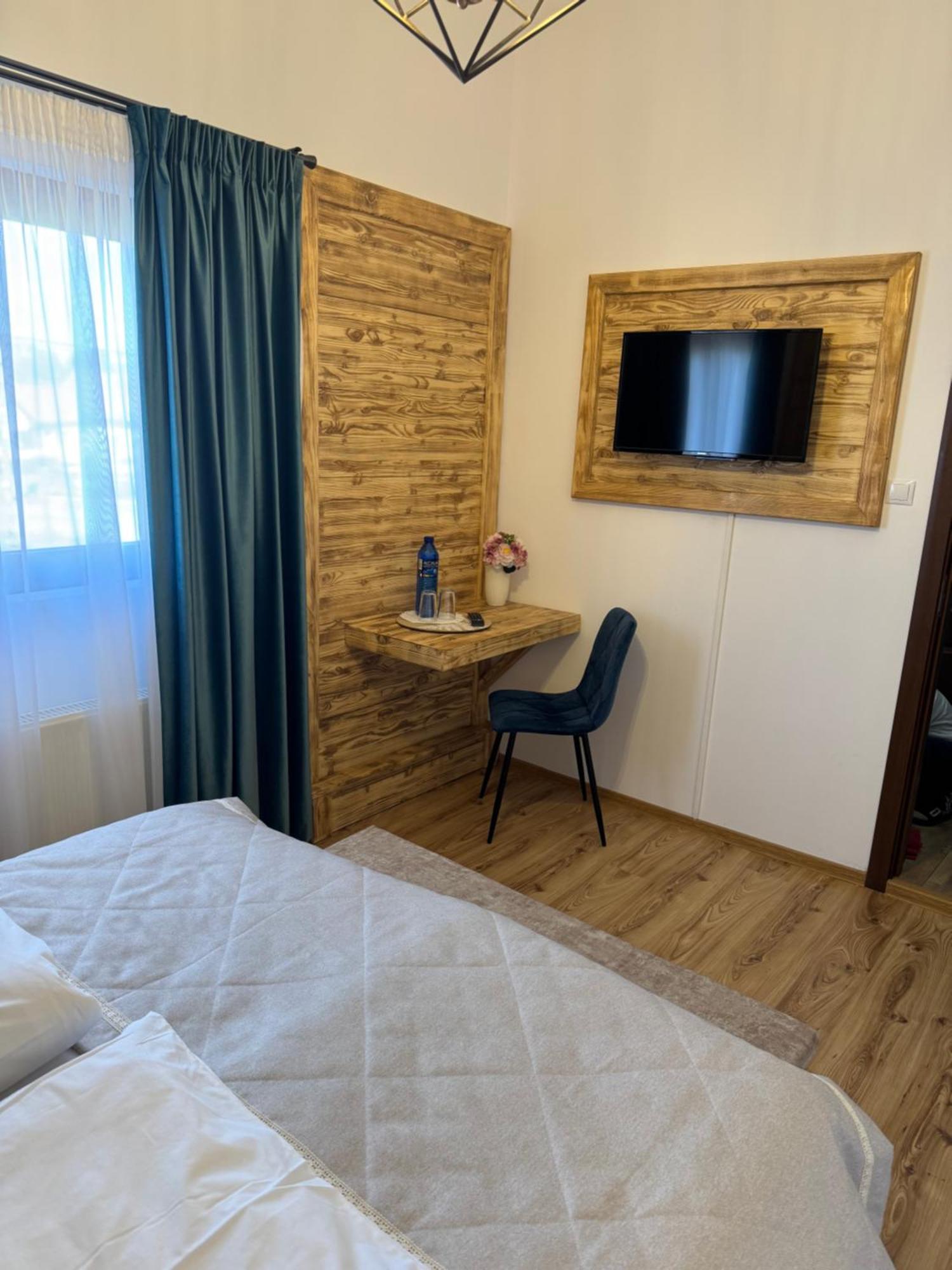 La Coltul Castelului Bran Boutique Hotel Luaran gambar