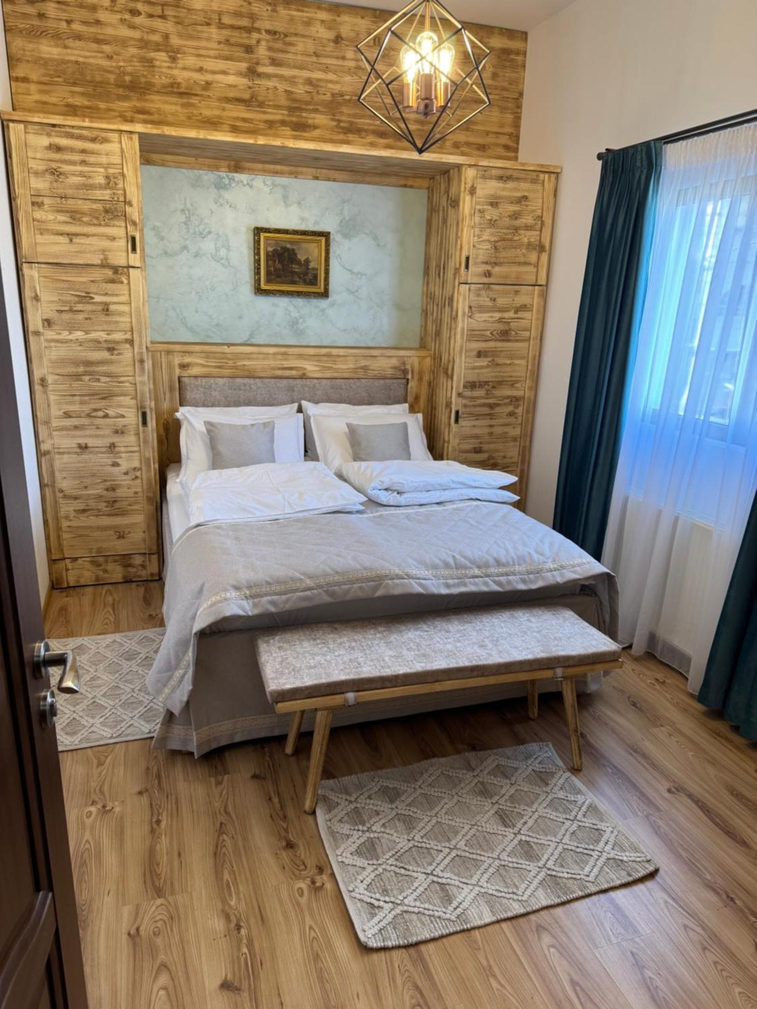 La Coltul Castelului Bran Boutique Hotel Luaran gambar