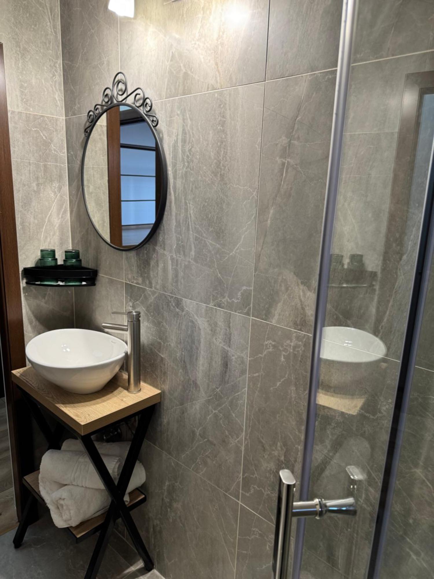 La Coltul Castelului Bran Boutique Hotel Luaran gambar